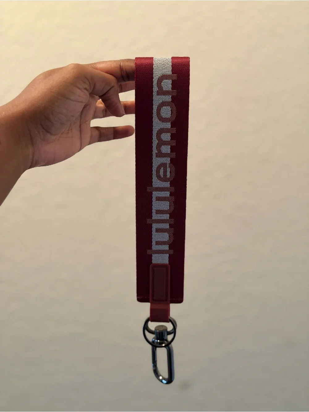 Lululemon Never Lost Keychain Reflective Effect (Rockwood/Red Clay)